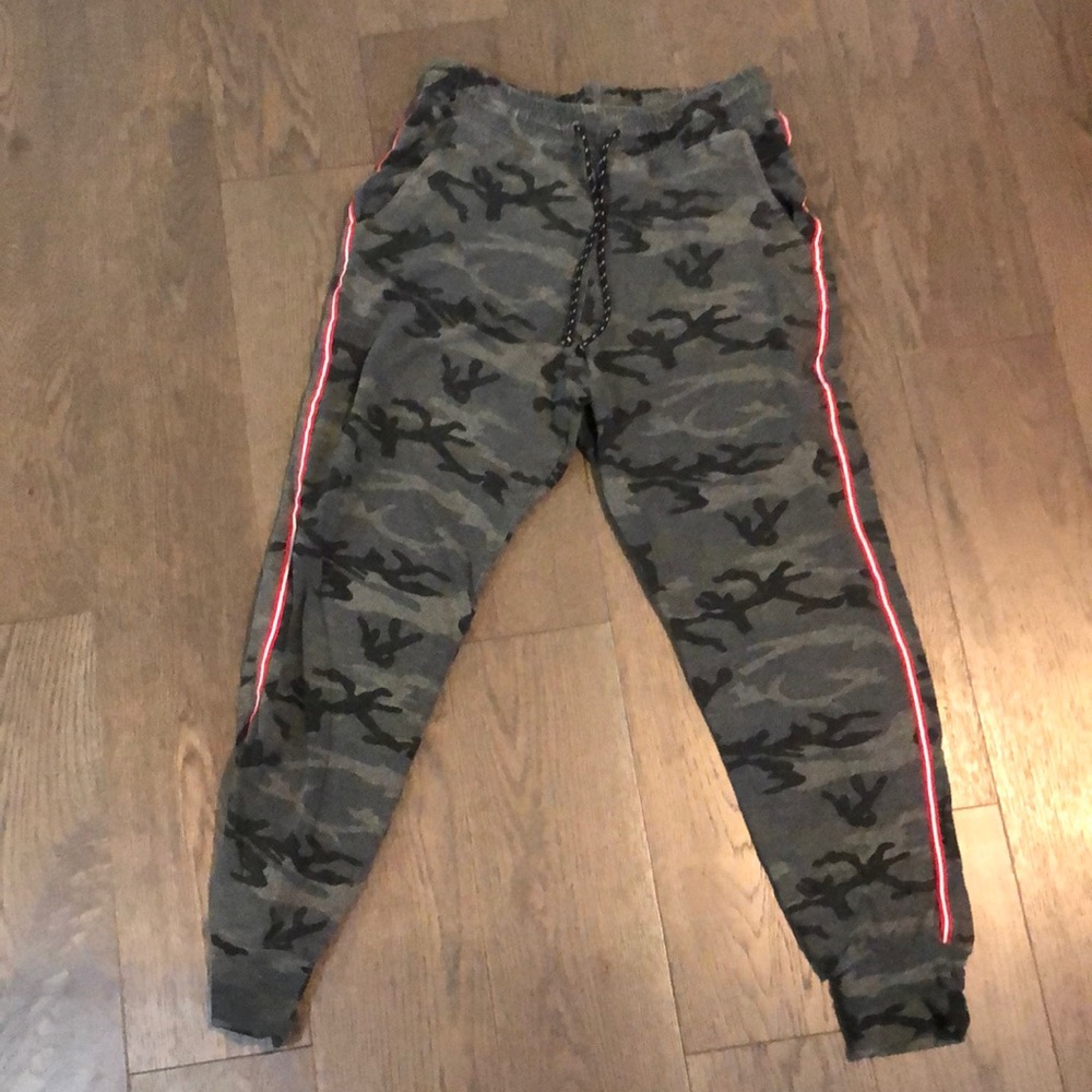 Sundry joggers